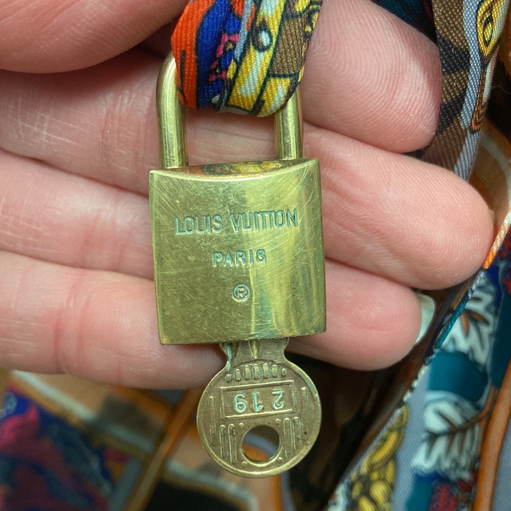 LV Vintage lock & key #219 - Picture 5 of 6